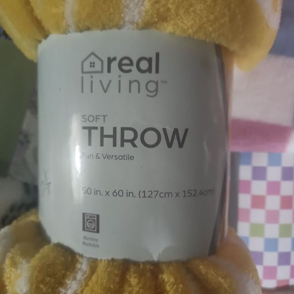 Colorful & Soft Throw Blankets - Picture 3 of 5